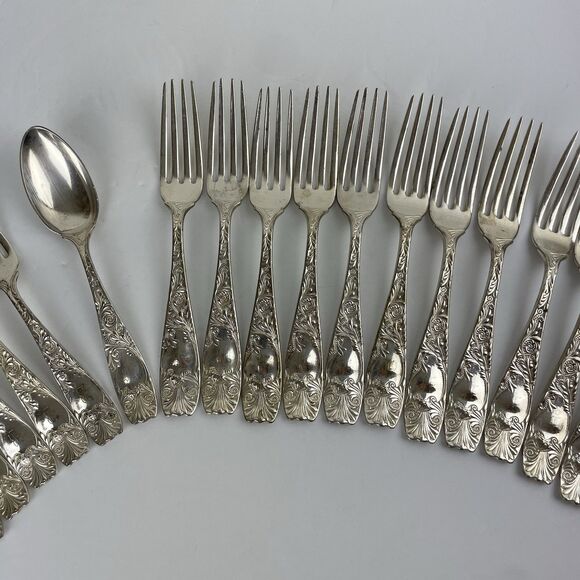 Gorham Royal Flowering Crown 1887 Silver Plate 12 Dinner 9 Salad Forks 1 Spoon - Picture 4 of 16